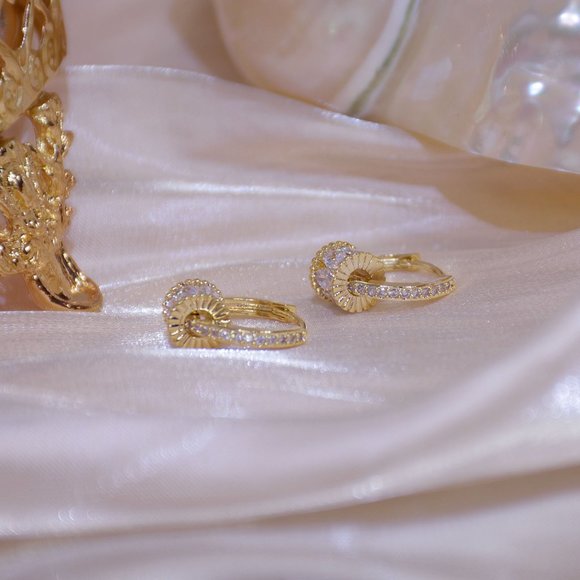 NEW 14K Gold Plated Diamond Huggie Hoop Earrings - Picture 3 of 9